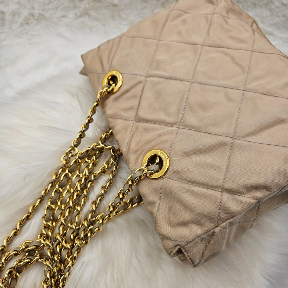 📌SOLD📌Prada  Quilted Nylon Chained Bag - Picture 9 of 17
